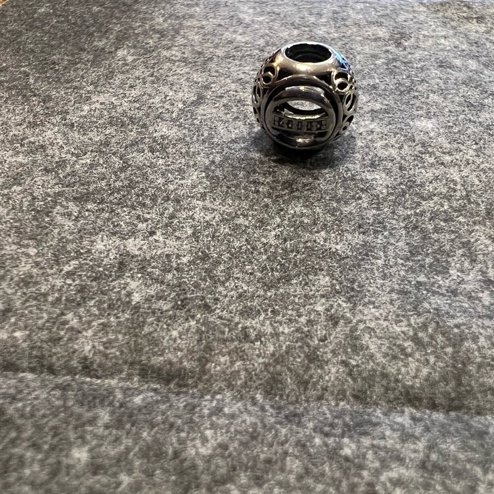 PANDORA Vintage Letter D